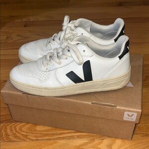 Veja V-10 Shoes